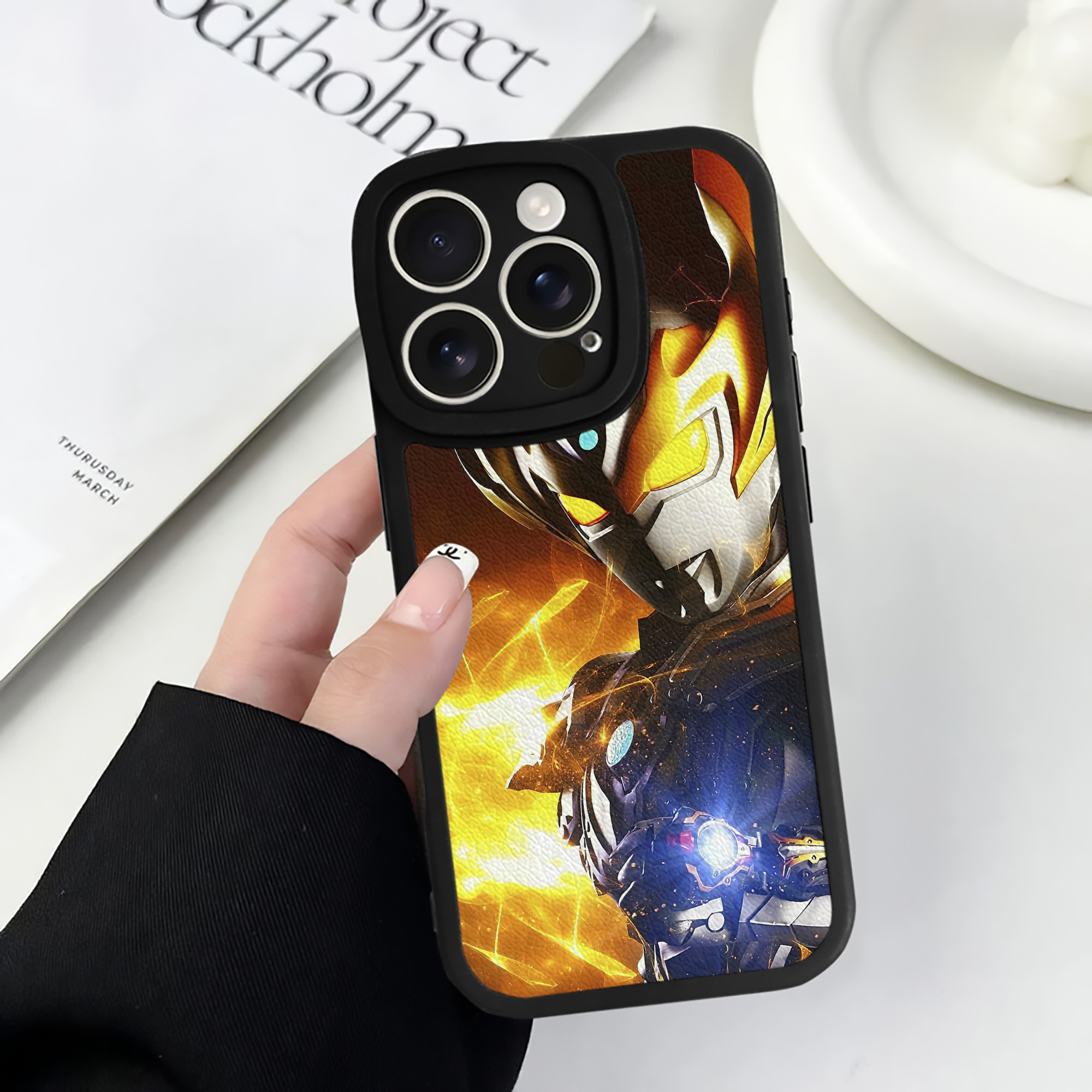 （画像用） ウルトラマン Ultraman 【iPhone 16シリーズ対応】シリコンスマホケース（レザー調） 材質：シリコン